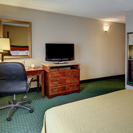 Quality Inn & Suites College Park Exterior foto